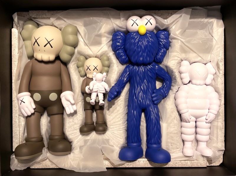 Family Figures - Brown Blue White | AbrahamArt