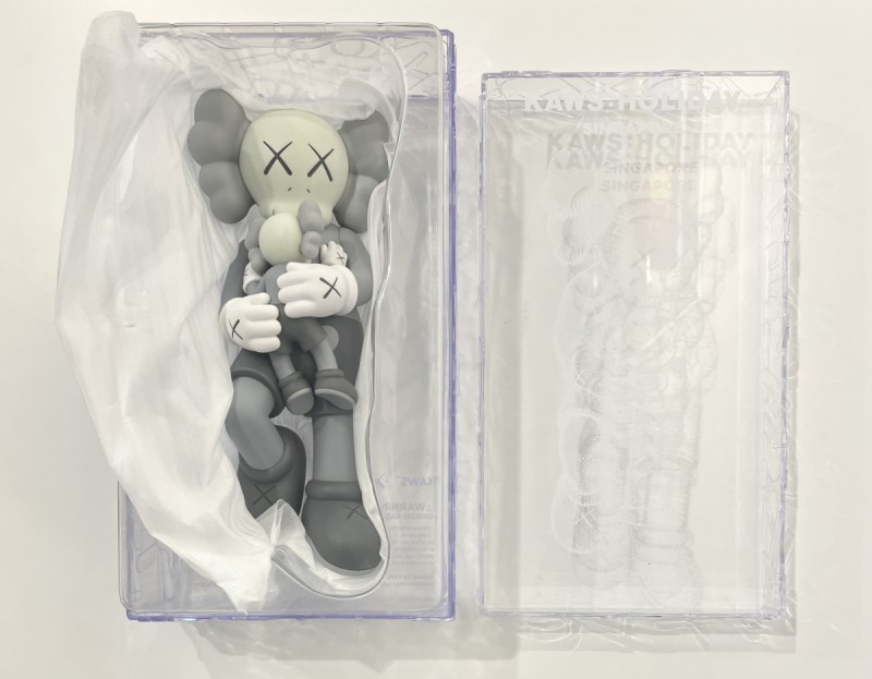 Holiday Singapore Figure - Grey | AbrahamArt
