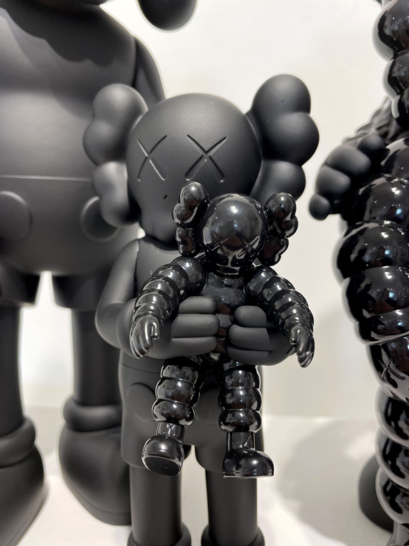 KAWS FAMILY BLACK（Medicom Toy KAWS FAMILY Black figure kaws