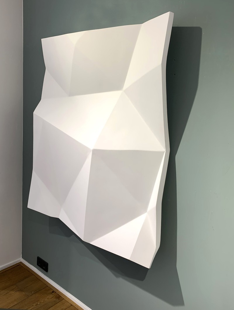 Mo Cornelisse - Paper folds white flat - Wand object