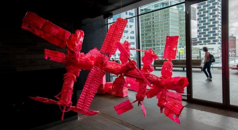 Stefan Gross - Revolving plastic space station (Pink Remains)